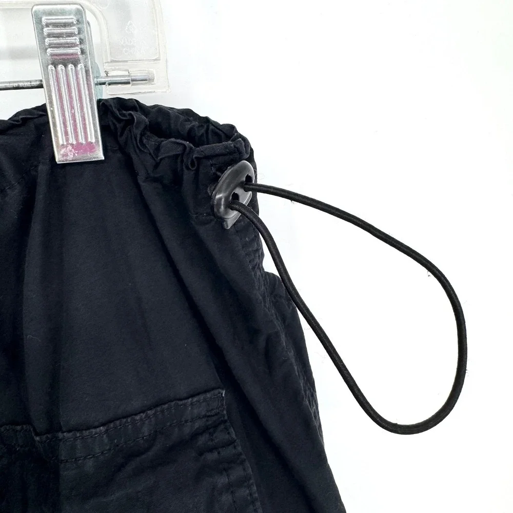 Urban Outfitters iets frans... Black Lightweight Baggy Tech Parachute Pants XL